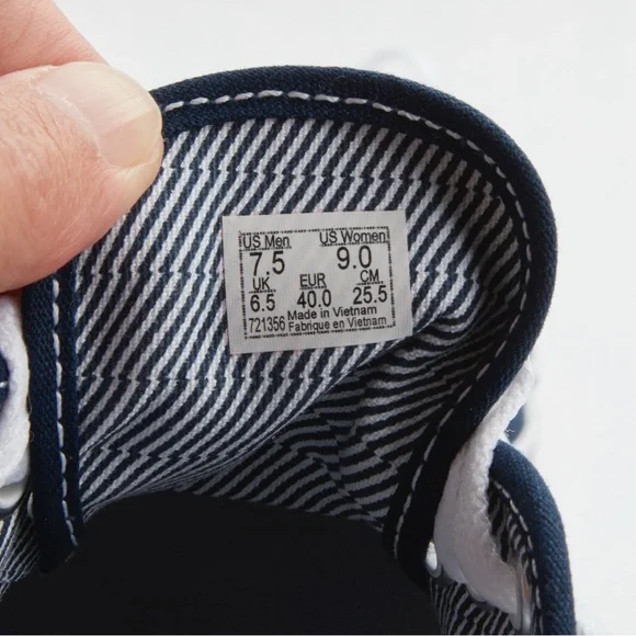 VANS AUTHENTIC NAVY size 7.5 - Picture 10 of 10